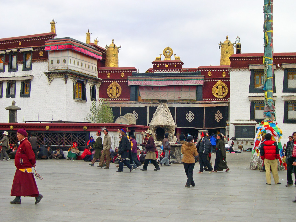 shutterstock_136276835 jokhang temple tibet