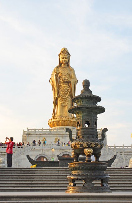 shutterstock_131324675 Zhejiang, South Beach GuanYin 33 meters bronze plated statue