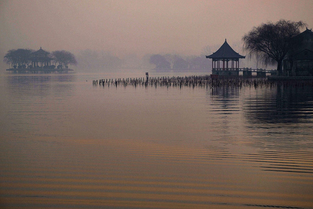 shutterstock_41950411 Shandong, Da-ming Lake at dawn